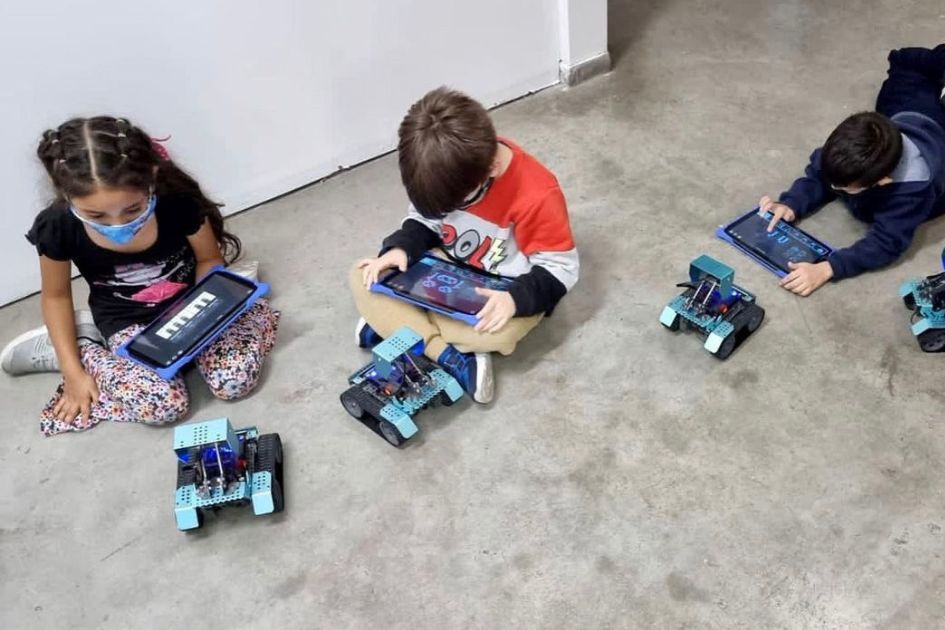 Nueva escuela de robótica infantil para fomentar el pensamiento computacional 